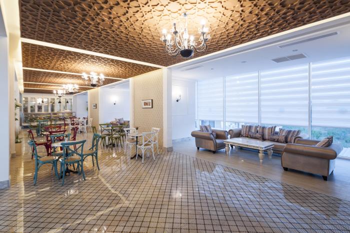 Restaurant & Bar