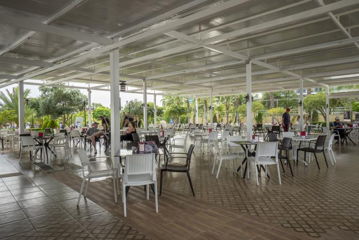 Restaurant & Bar