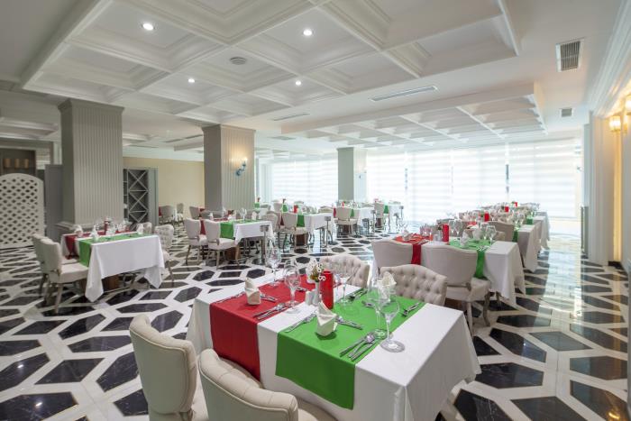 Restaurant & Bar